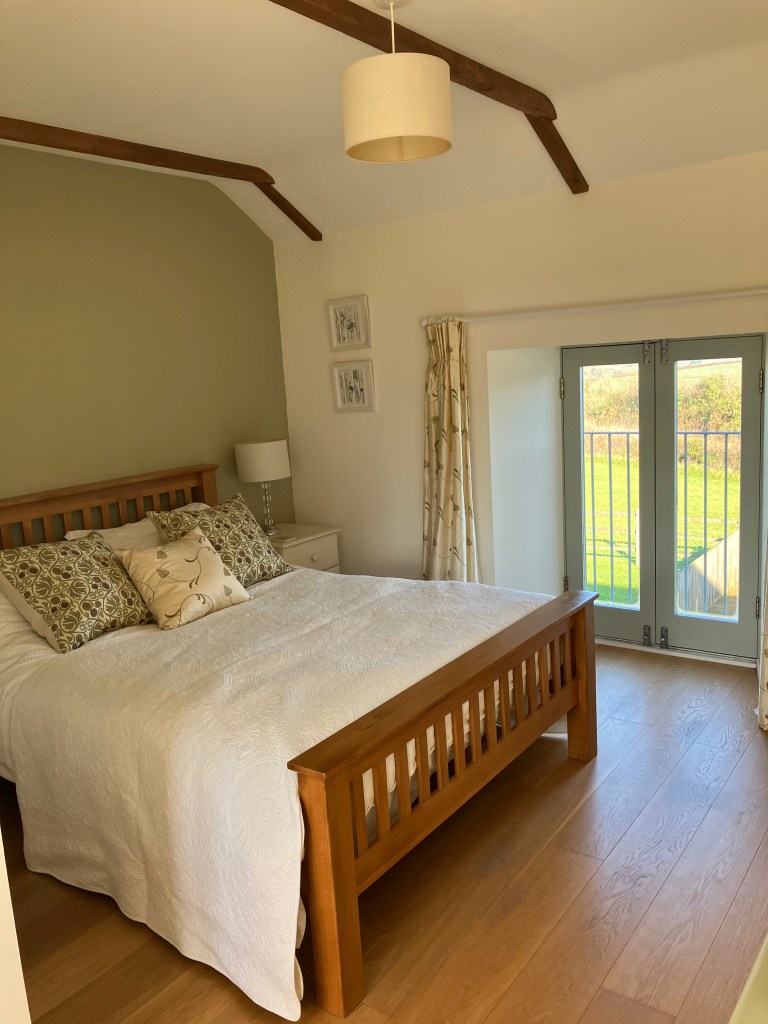 Kingsize ensuite with views